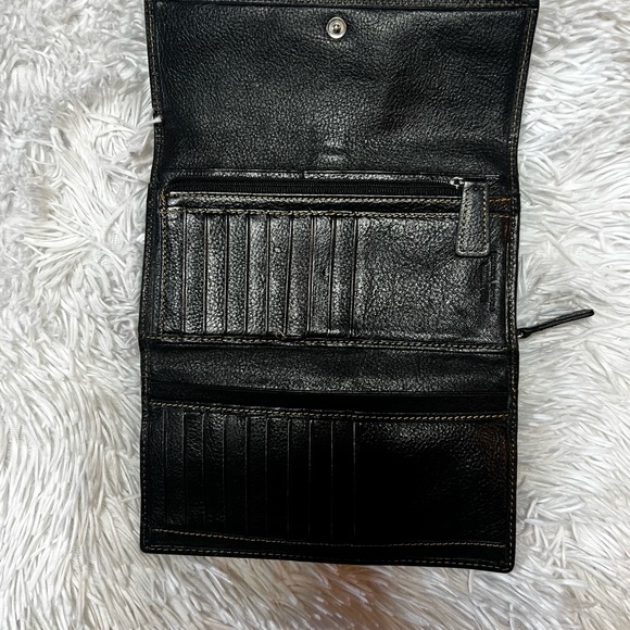 Danier genuine leather wallet - Picture 2 of 8